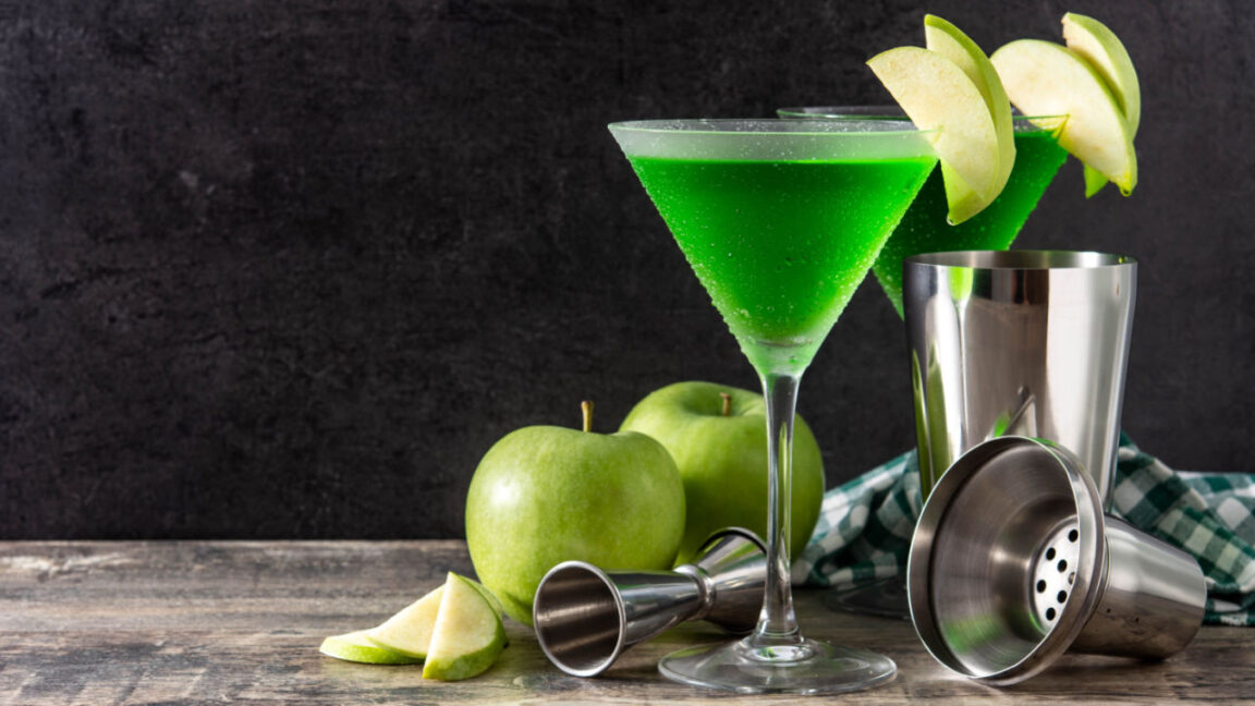 Appletini Recipe and Instructions - MyBartender