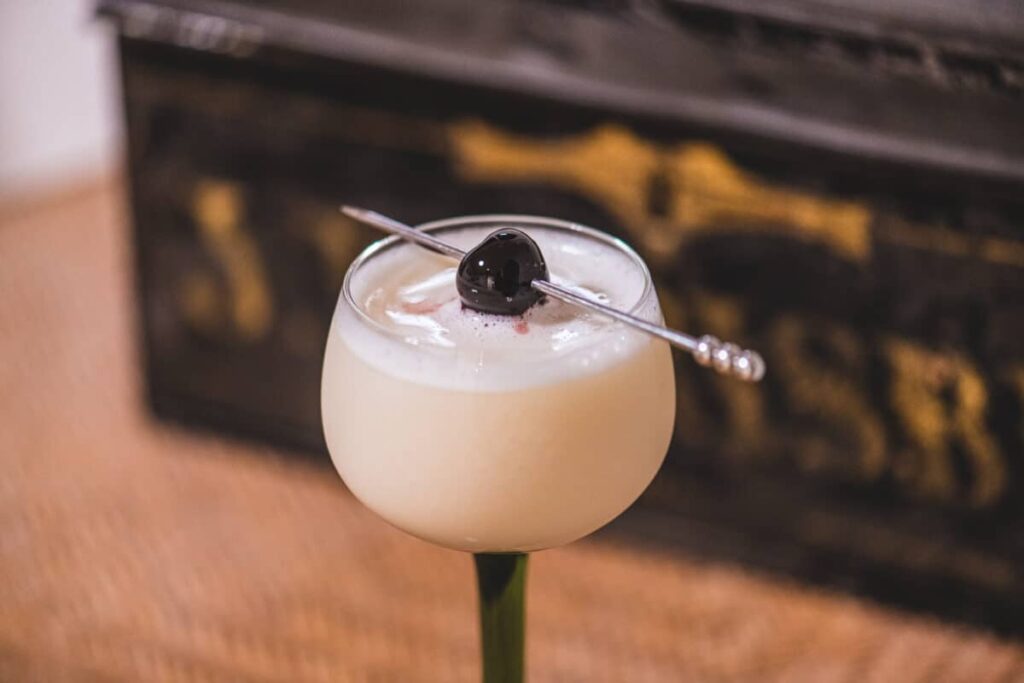 Top 40 Irish Whiskey Cocktails to Try 37 Irish Fizz Cocktail Recipe featured 1200x800 1