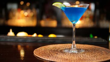 refreshing martini at cocktail bars in Los Angeles