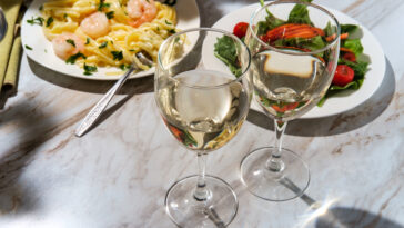 alfredo-pasta-with-glasses-of-wine