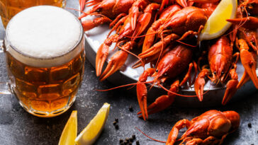 glasses-of-best-beer-and-seafood-boil