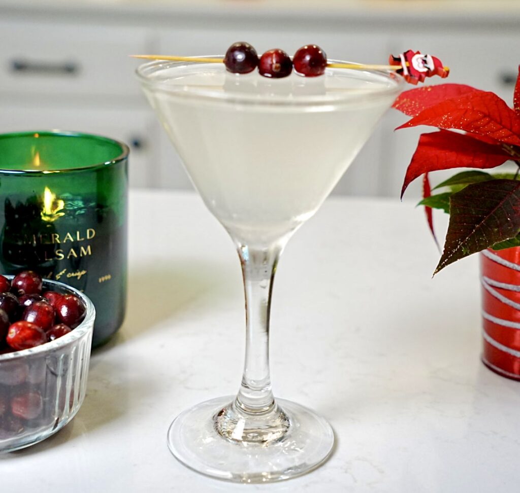 37 Best New Year’s Cocktail Recipes for Parties 3 White Clausmopolitan Pic 9