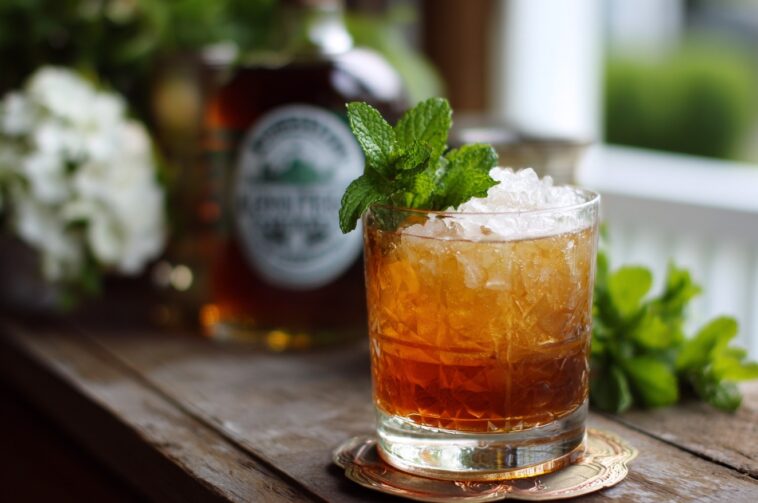 17 Must-Try Kentucky Derby Cocktails 1 Kentucky Derby Cocktail