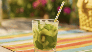 Kiwi Pineapple Caipiroska