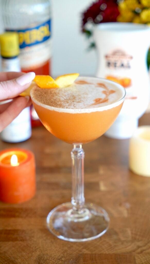 Autumn Aperol Sour 16 Lastly, add a tiny dusting of pumpkin pie spice and a lemon wedge on the rim.